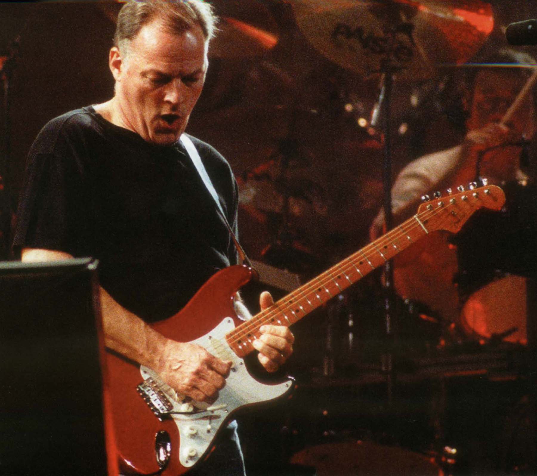 Gilmour%20and%20Red%20Strat%20.jpg